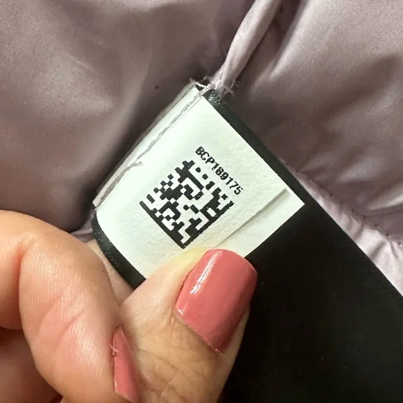 North Face - Roxborough Vest NEVER USED - Picture 8 of 9